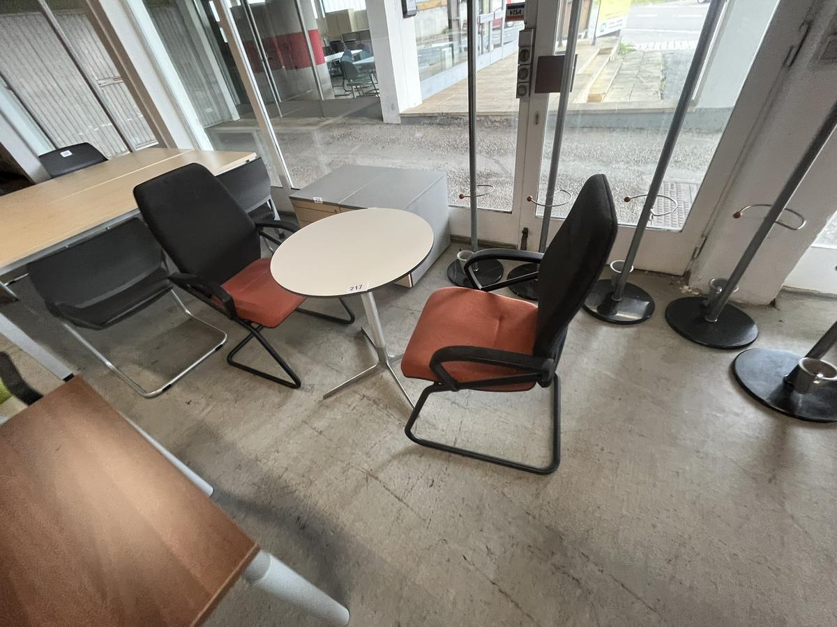 Besprechungstsch ca. 60 cm mit 2 Stühlen?d=2025-12-06 05:53:10