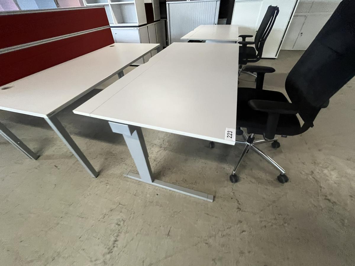 Schreibtisch ca. 160/80 cm?d=2025-12-06 05:53:11