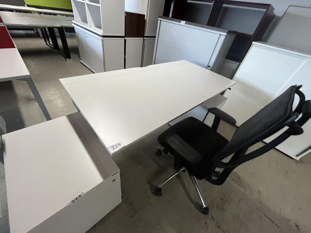 Schreibtisch ca. 160/80 cm?d=2025-12-06 05:57:07