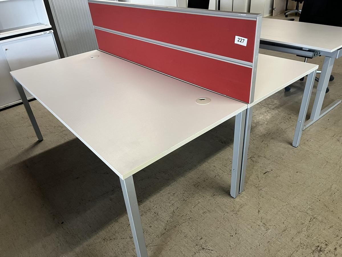 Doppel-,Arbeitsplatz je 180/80 cm mit Trennwand?d=2025-12-06 05:57:12