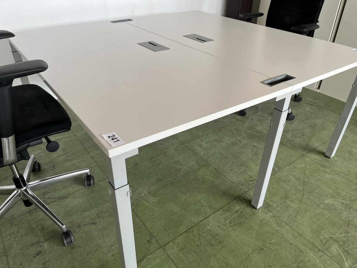 Doppel-, Arbeitsplatz je 160/80 cm mit Trennwand?d=2025-12-06 06:51:08