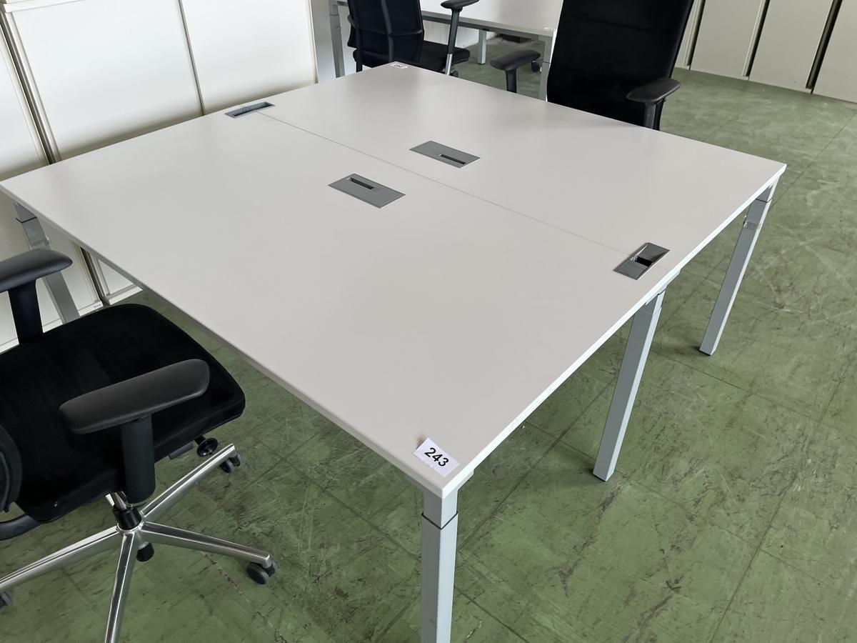 Doppel-, Arbeitsplatz je 160/80 cm mit Trennwand?d=2025-12-06 06:51:07