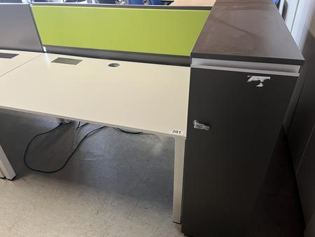 Schreibtischmodul mit Rückwand ca.140x80 cm und Auszugsladenschrank ca. 40 cm Schreibtischmodul mit Rückwand ca.140x80 cm und Auszugsladenschrank ca. 40 cm