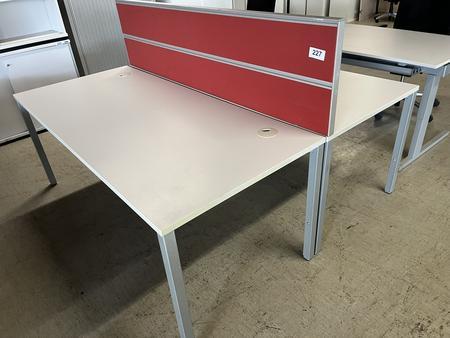 Doppel-,Arbeitsplatz je 180/80 cm mit Trennwand Doppel-,Arbeitsplatz je 180/80 cm mit Trennwand