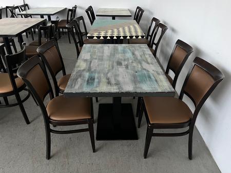 12 Stck hochwertige Gastraumtische und 41 Stck Gastraumsthlen mit Lederbezug