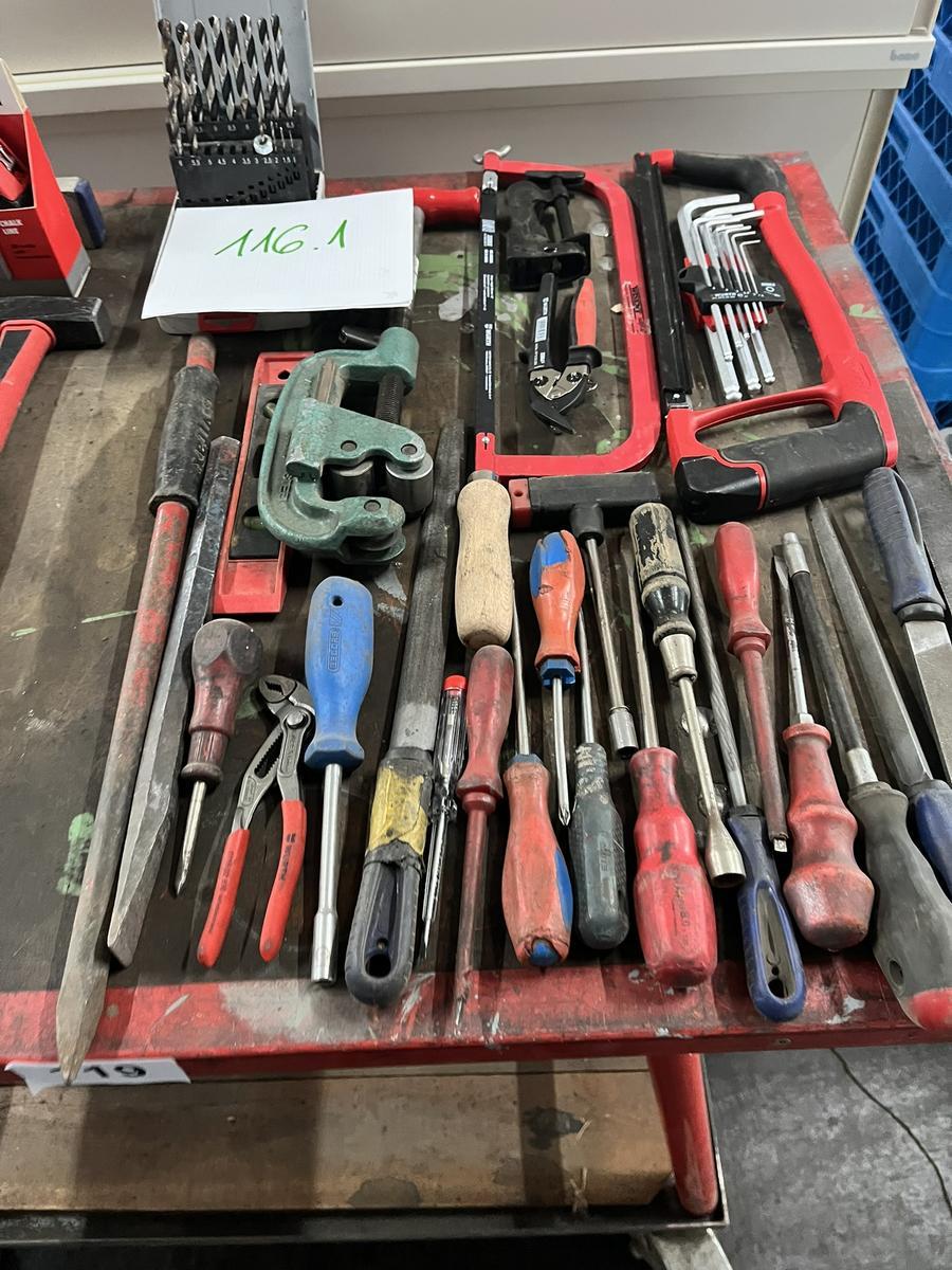 Tischinhalt an Handwerkzeug?d=2025-12-06 05:53:51