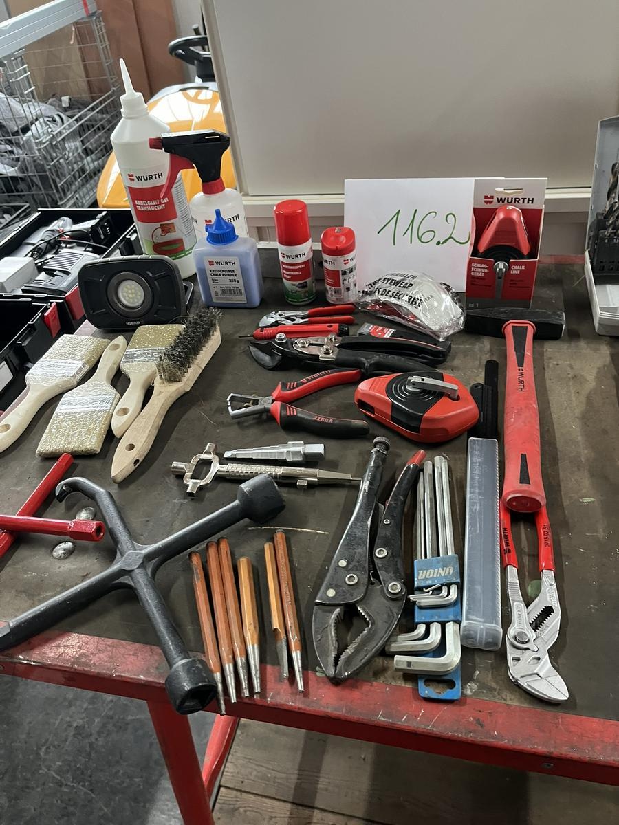Tischinhalt an Handwerkzeug?d=2025-12-06 05:53:56