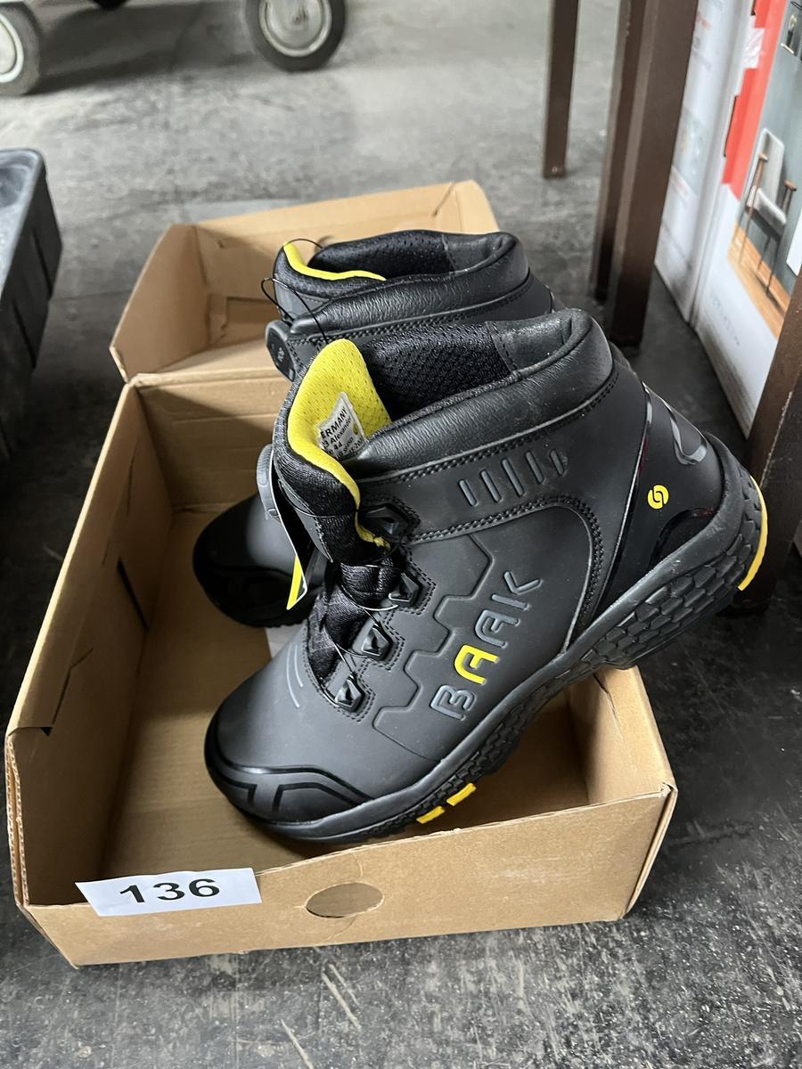 1 Paar Arbeits Sicherheitsschuhe Gr. 44 fabriksneu