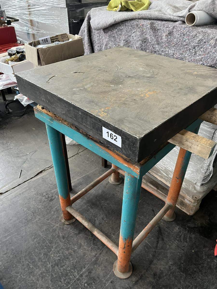 Richtplatte in Metall ca. 60/60 cm mit Arbeitstisch mind.150 kg?d=2025-12-06 07:01:27