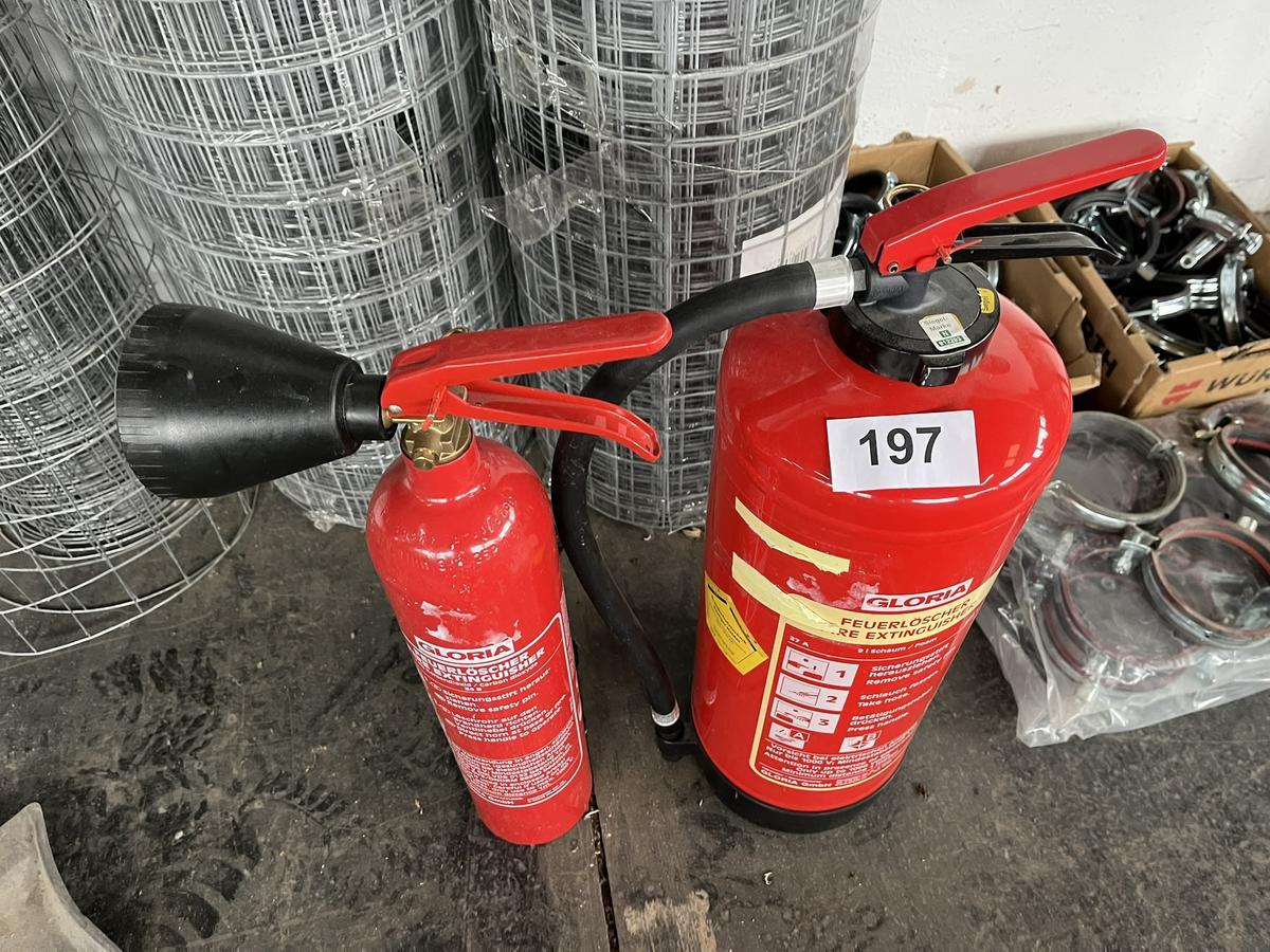 2 Stück Feuerlöscher?d=2025-12-06 07:00:54