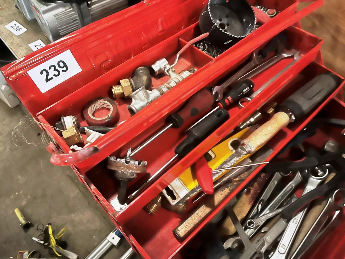 Blech-,Werkzeugkiste befüllt mit Handwerkzeugen?d=2025-12-06 07:01:02