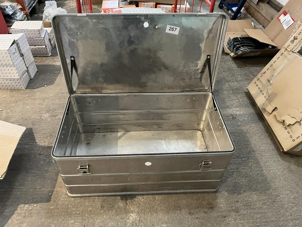 Alu-,Werkzeugkiste ohne Inhalt ca. 85/45 cm?d=2025-12-06 07:00:54