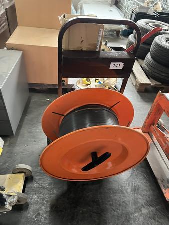 Bindemaschine mit Abrollgert fr Kunststoffverpackungsband