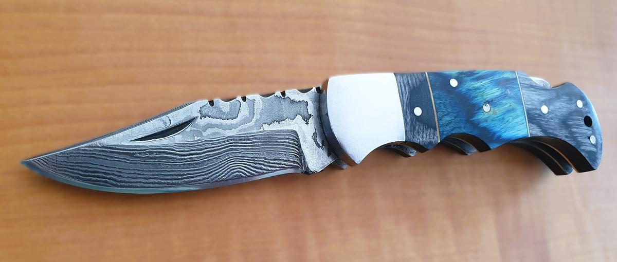 Damast-Taschenmesser / Damast-Klappmesser Micarta-Griff, Klinge Damaszener Stahl, rund 100 Lagen, charakteristische, rustikale Schmiedeoberfläche, Griff Micarta, Farbe blau/schwarz, Gesamtlänge (ausgeklappt) 170 mm, Gesamtlänge (eingeklappt) 100 mm, Kling?d=2025-12-06 05:32:45