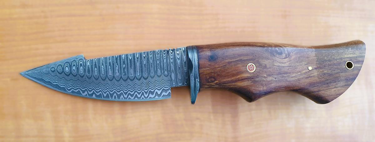 Damast Jagdmesser, Karbonstahl, rund 150 Lagen, charakteristische, rustikale Schmiedeoberfläche, Griff aus Holz, Gesamtlänge 260 mm, Klingenlänge 120 mm, Klingenstärke 4mm, Leder Messerscheide 165 mm Länge?d=2025-12-06 05:35:06