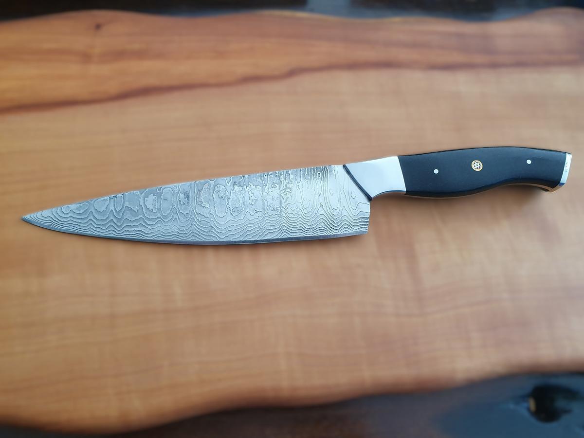 Damast-Kochmesser, Micarta-Griff schwarz, Klinge Damaszener Stahl, rund 150 Lagen, charakteristische, rustikale Schmiedeoberfläche, Gesamtlänge 310 mm, Klingenlänge 185 mm, Klingenstärke 3mm?d=2025-12-06 05:32:41