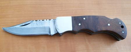 Damast-Taschenmesser / Damast-Klappmesser, Holzgriff, Klinge Damaszener Stahl, rund 100 Lagen, charakteristische, rustikale Schmiedeoberflche, Gesamtlnge (ausgeklappt) 170 mm, Gesamtlnge (eingeklappt) 100 mm, Klingenlnge 70 mm, Klingenstrke 3mm, Lede