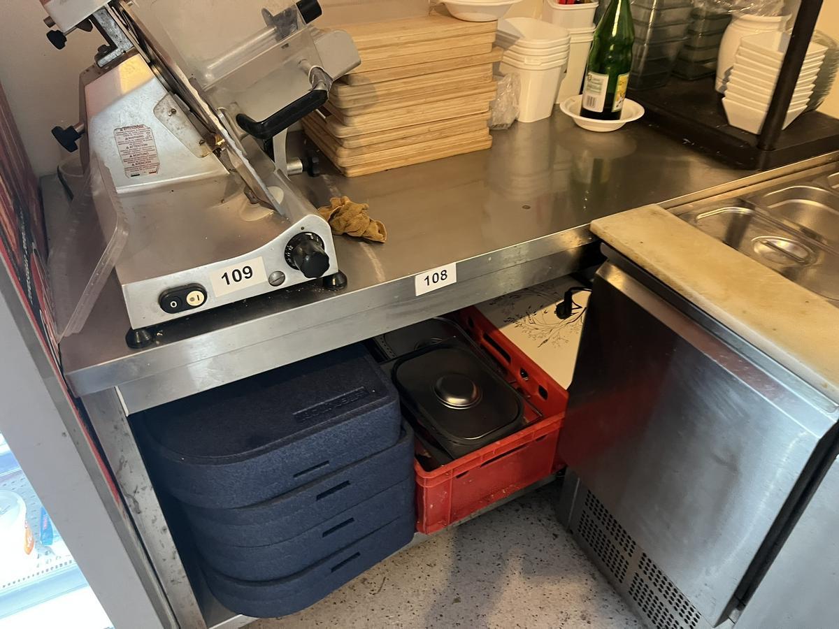 Edelstahl Arbeitstisch ca. 140/62 cm?d=2025-12-06 06:59:51