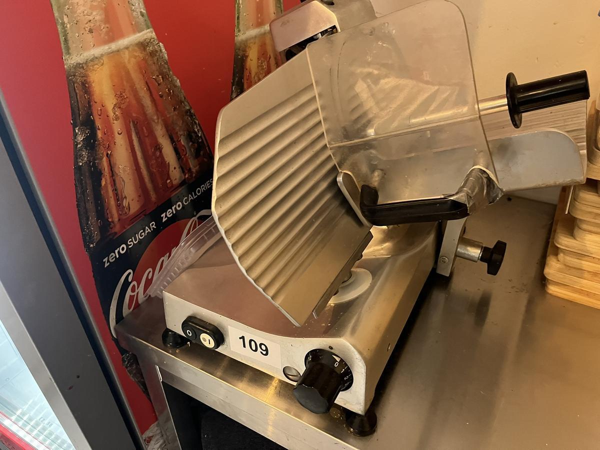 Aufschnittmaschine verstellbar 250 mm Blatt?d=2025-12-06 06:59:23