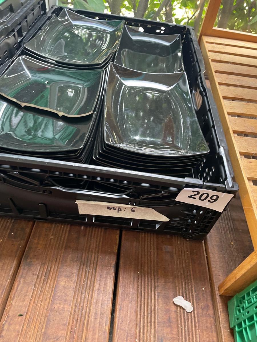 49 Stk. Teller, eckig, schwarz, ca. 25x17cm?d=2025-12-06 06:59:32