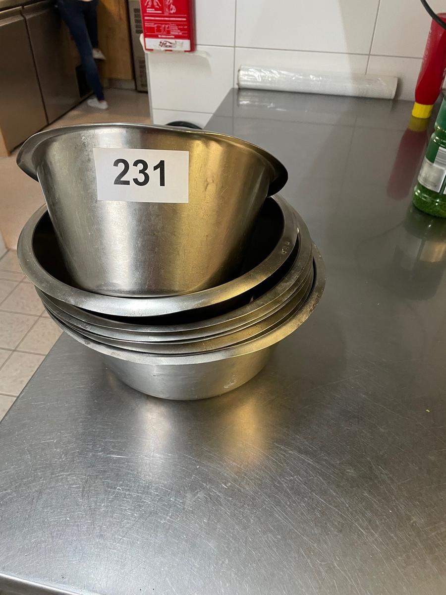 9 Stk. Metall Schüsseln, DM 24-33cm?d=2025-12-06 06:59:38