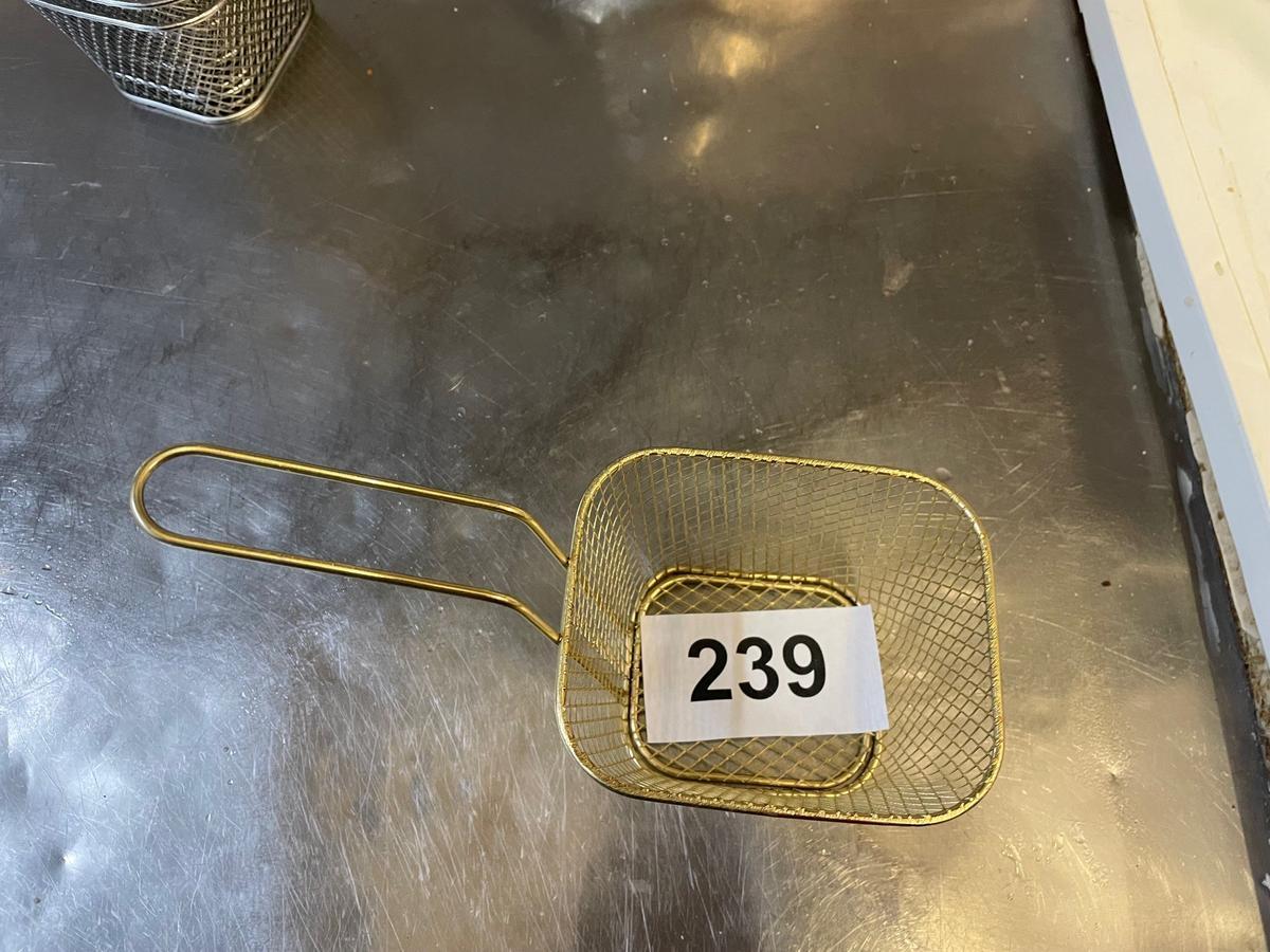 25 Stk. Fritterkorb für Beilagen ca. 10x9cm, 17 Stk. Servierschüsseln und 7 Stk. bunte Glasteller