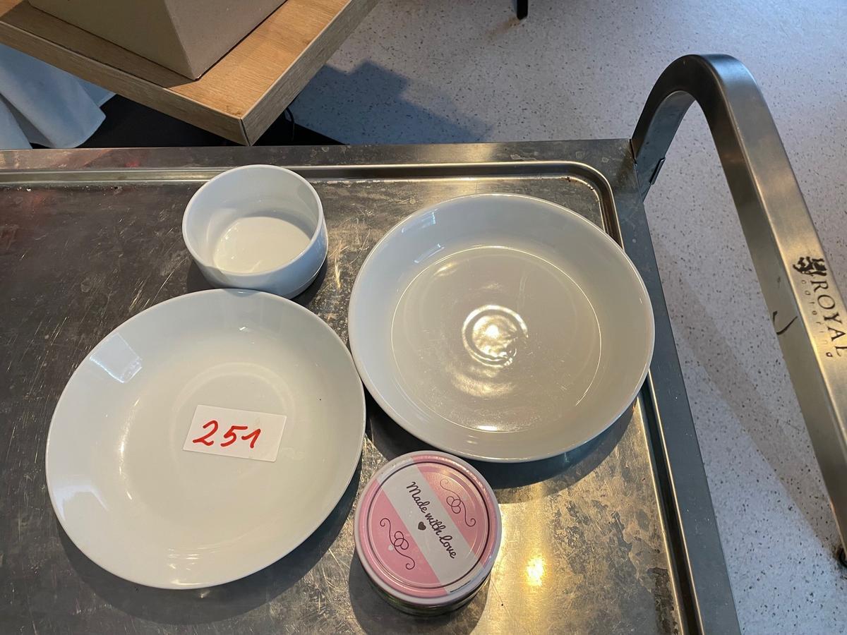 15 Stk. Suppenteller EaR, 12 Stk. Teller Ear, 14 Stk. tiefe Teller, 21 Stk. Glasschüsseln klein?d=2025-12-06 07:00:57