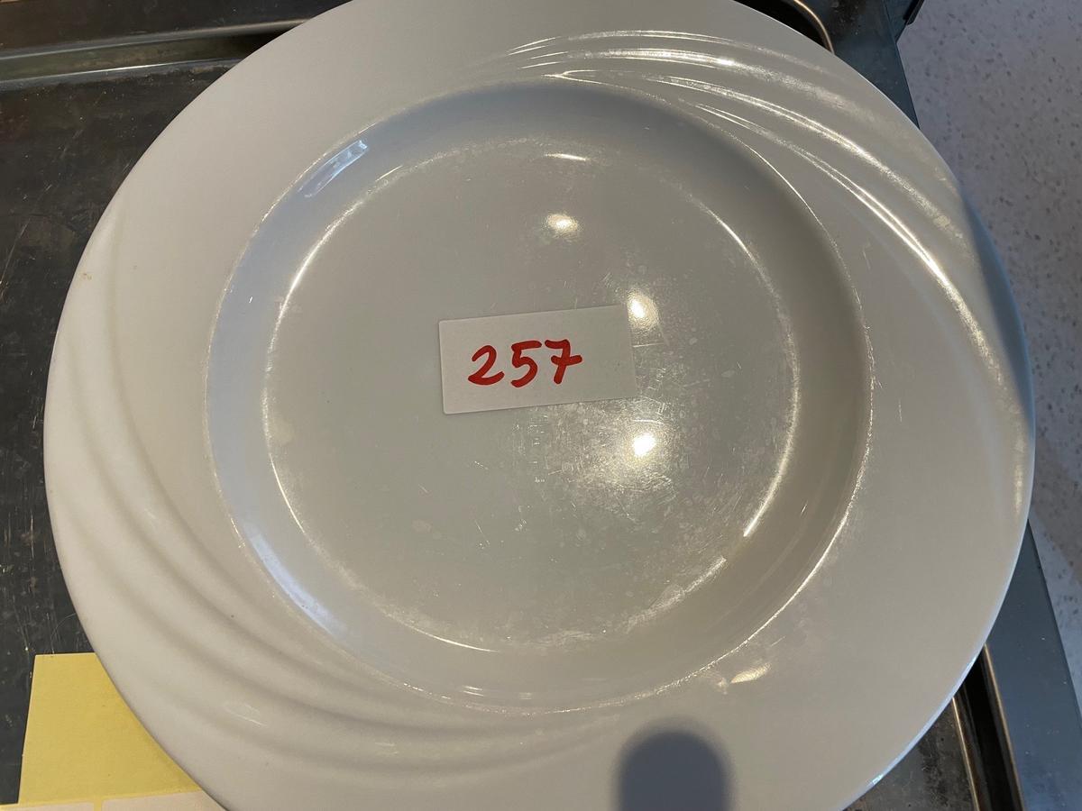 34 Stk. Teller weiß, DM 30cm?d=2025-12-06 07:01:00