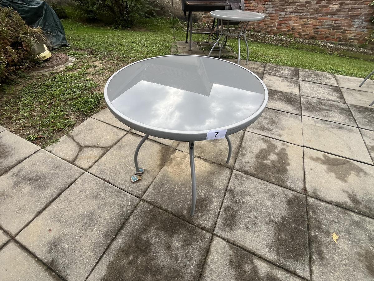 4 Stück Tische ca. 70 cm Durchmesser?d=2025-12-06 05:57:14