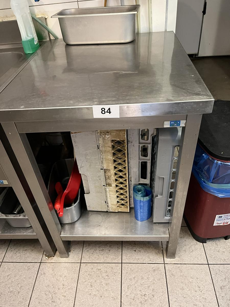 Edelstahltisch ca. 60/70 cm?d=2025-12-06 06:59:25