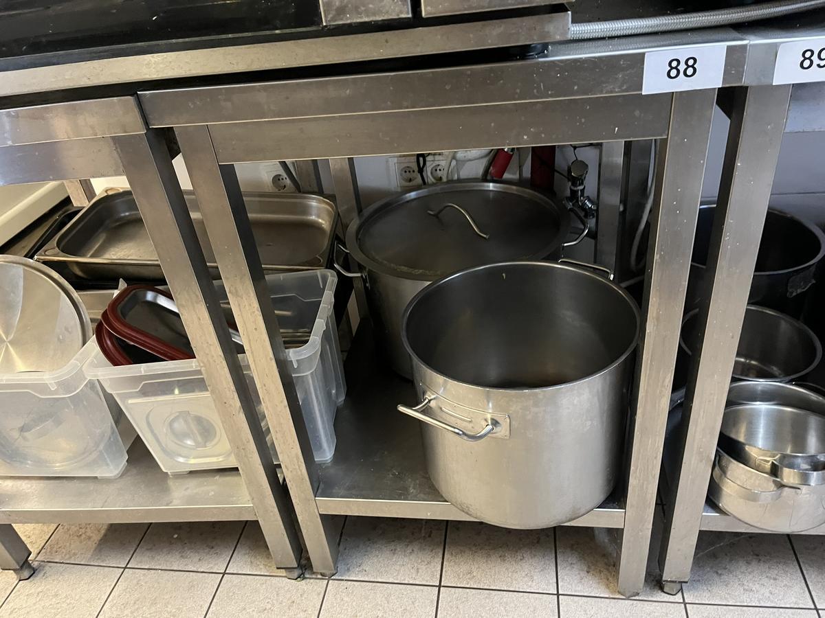 Edelstahltisch ca. 60/70 cm?d=2025-12-06 07:01:00