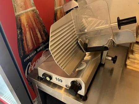 Aufschnittmaschine verstellbar 250 mm Blatt Aufschnittmaschine verstellbar 250 mm Blatt