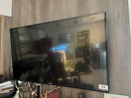 LG TV Gerät Diagonale ca. 130 cm mit Fernbedienung LG TV Gerät Diagonale ca. 130 cm mit Fernbedienung