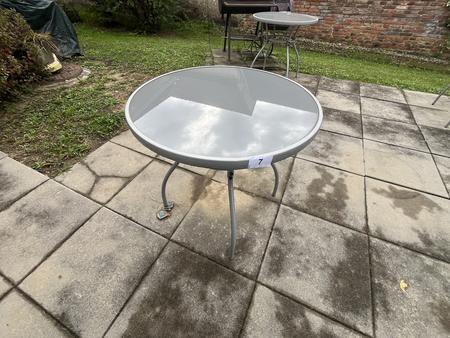 4 Stück Tische ca. 70 cm Durchmesser 4 Stück Tische ca. 70 cm Durchmesser