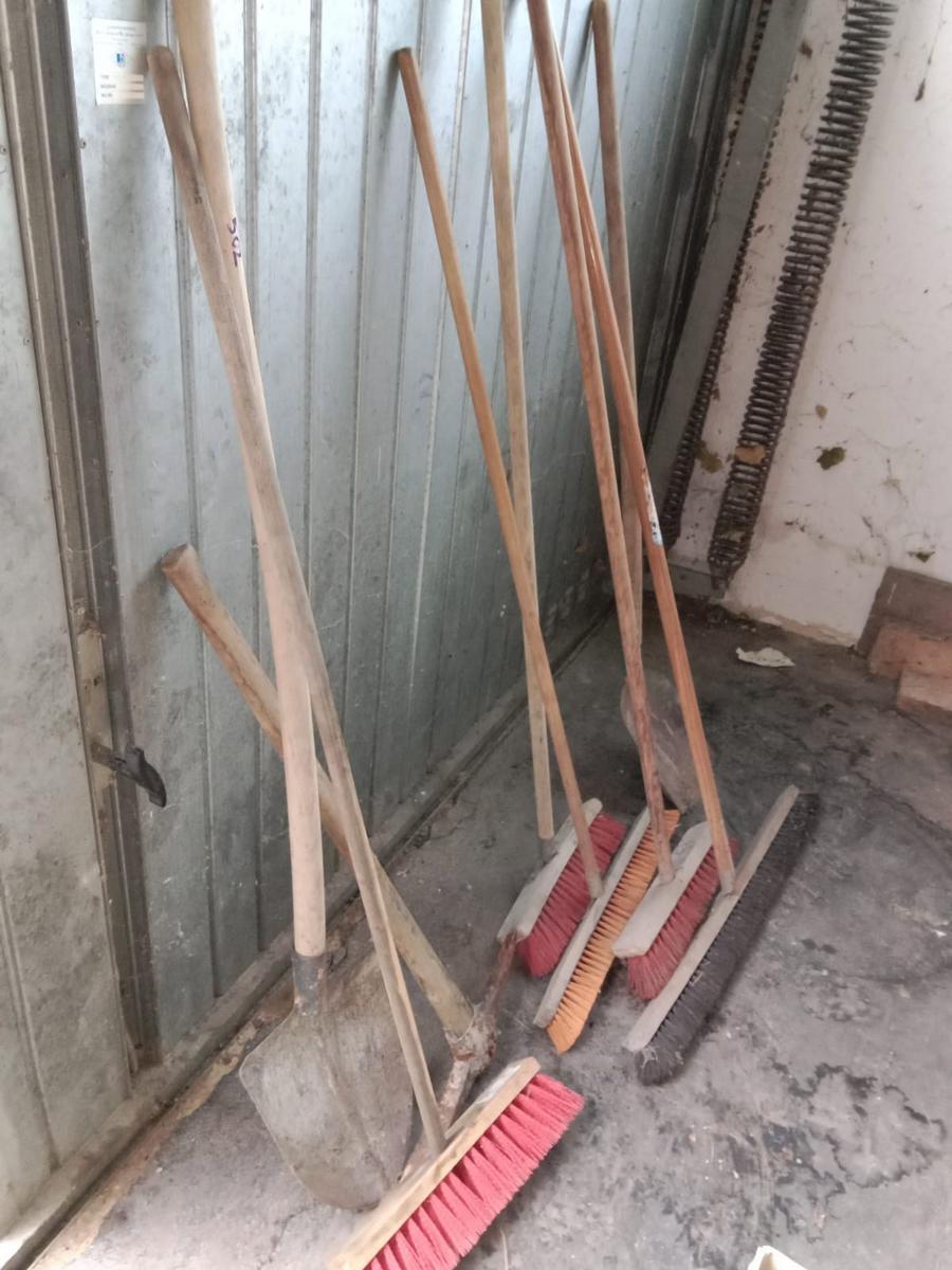 Posten Besen,Werkzeuge?d=2025-12-06 06:59:56