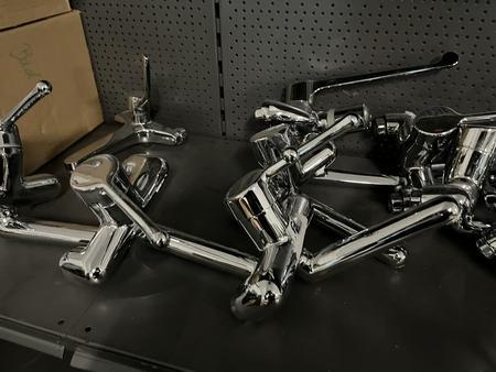 16 Stück Waschtischarmaturen 16 Stück Waschtischarmaturen