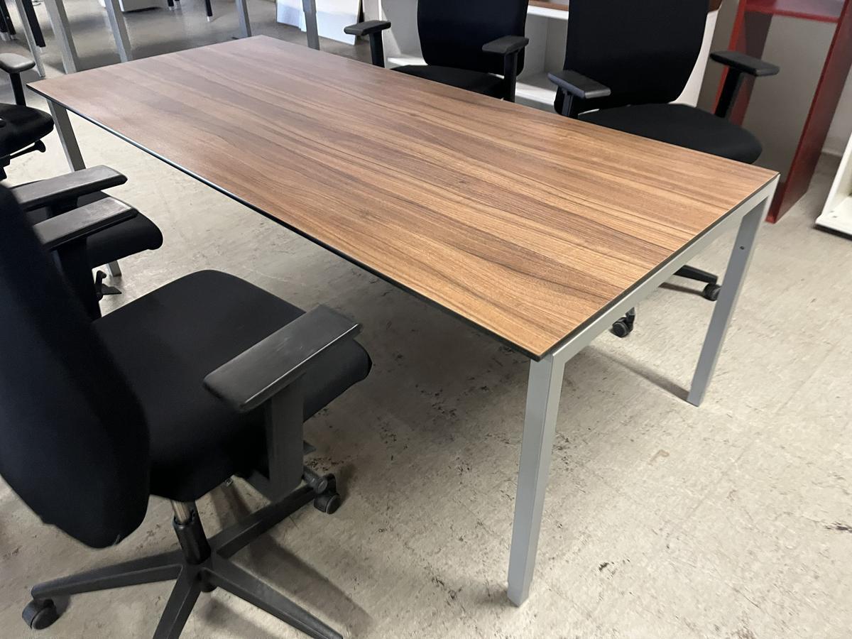 Neudörfler Besprechungstisch?d=2025-12-06 05:36:02