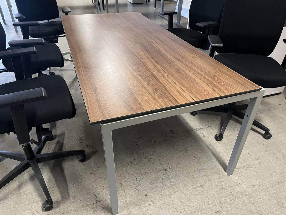 Neudörfler Besprechungstisch