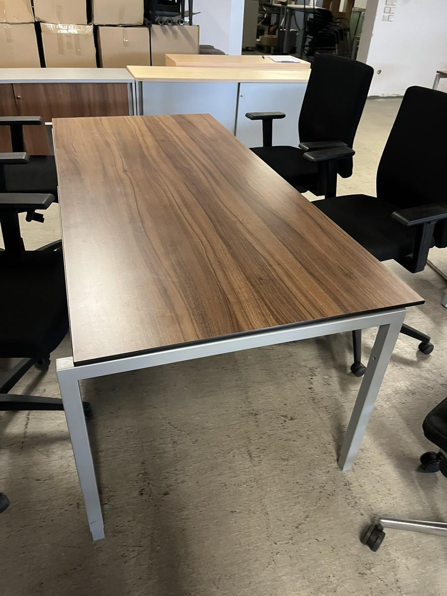 Neudörfler Besprechungstisch?d=2025-12-06 05:34:02