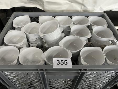 ca. 110 Stk. Suppentassen, einheitlich, wei