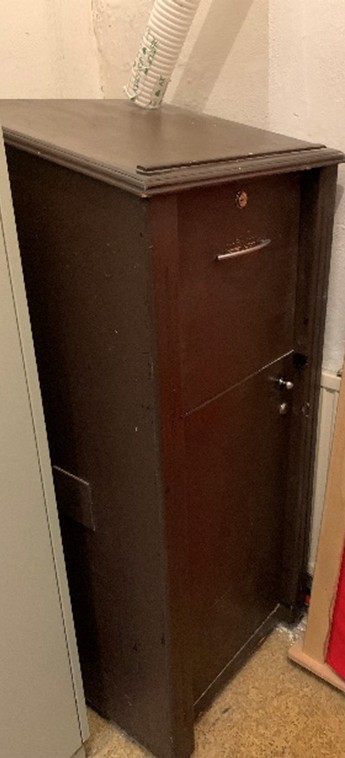 Begrüßungspult, mit Schranktür und Schublade?d=2025-12-06 05:53:17