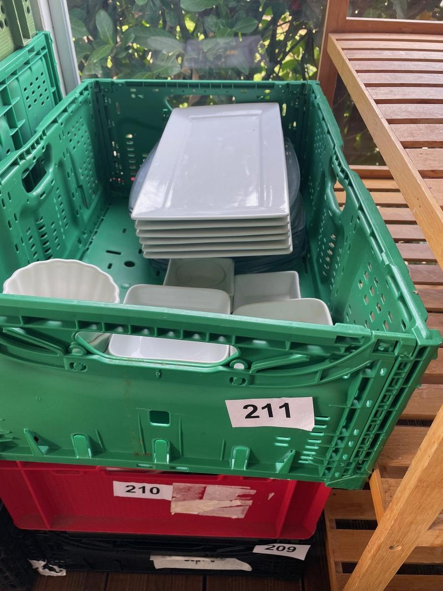 Posten Servierplatten aus Porzellan und Glas