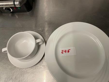 27 Stk. Suppentassen weiß, 56 Stk. Unterteller weiß, 20 Stk. Teller DM 27cm 27 Stk. Suppentassen weiß, 56 Stk. Unterteller weiß, 20 Stk. Teller DM 27cm