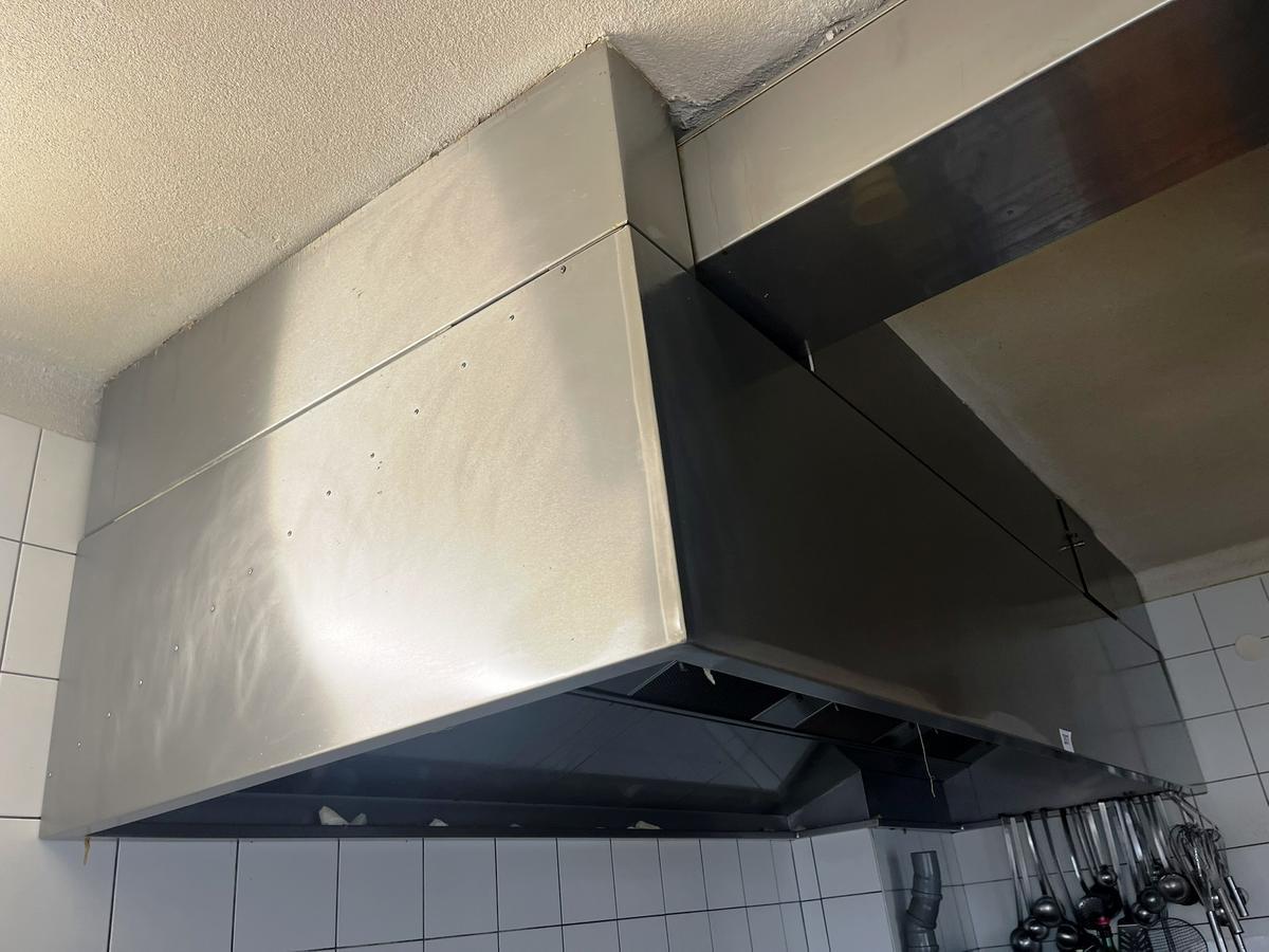 Dunstabzugshaube ca. 300/110/75 cm?d=2025-12-16 03:01:11