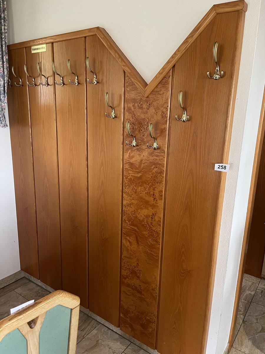 Wandgarderobe ca. 186/202 cm?d=2025-12-16 02:59:39