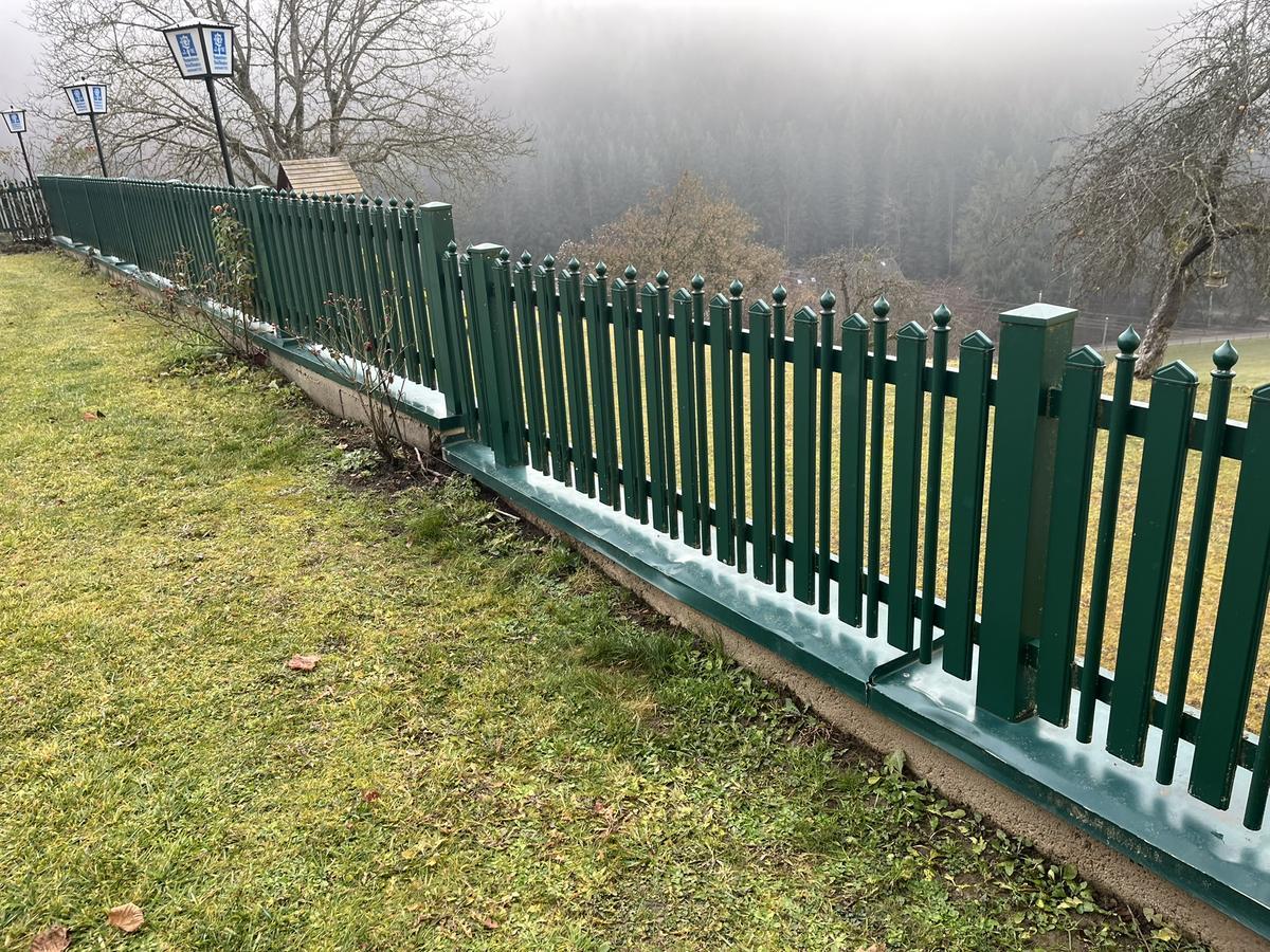 Aluzaun gr&uuml;n ca. 30 Laufmeter - leicht demontierbar - Profile abschraubbar von Bodenh&uuml;lse - siehe Fotos?d=2025-12-16 03:00:18