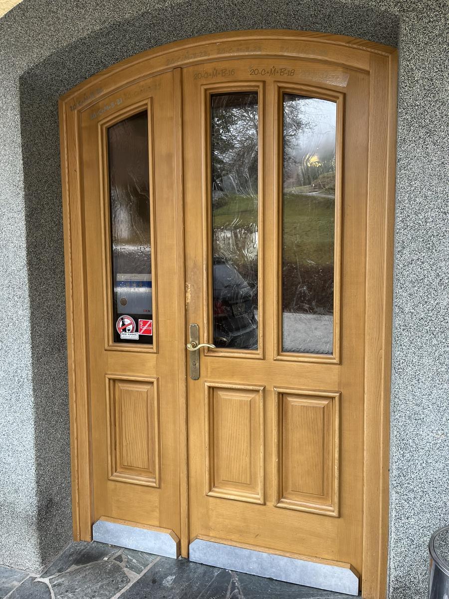 L&auml;rchen-, Haust&uuml;re ca. 196/111 cm 2-fl&uuml;gelig ausgef&uuml;hrt - ausgebaut?d=2025-12-16 03:03:47