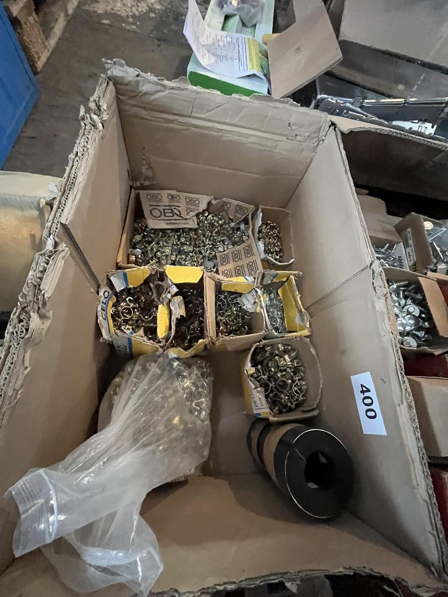 1 Box bef&uuml;llt mit Rohrschellen?d=2025-12-18 01:51:53