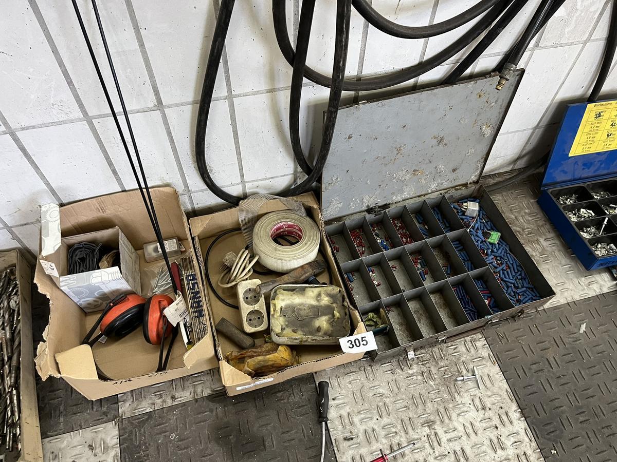 3 Kassetten mit div. KFZ Zubeh&ouml;r