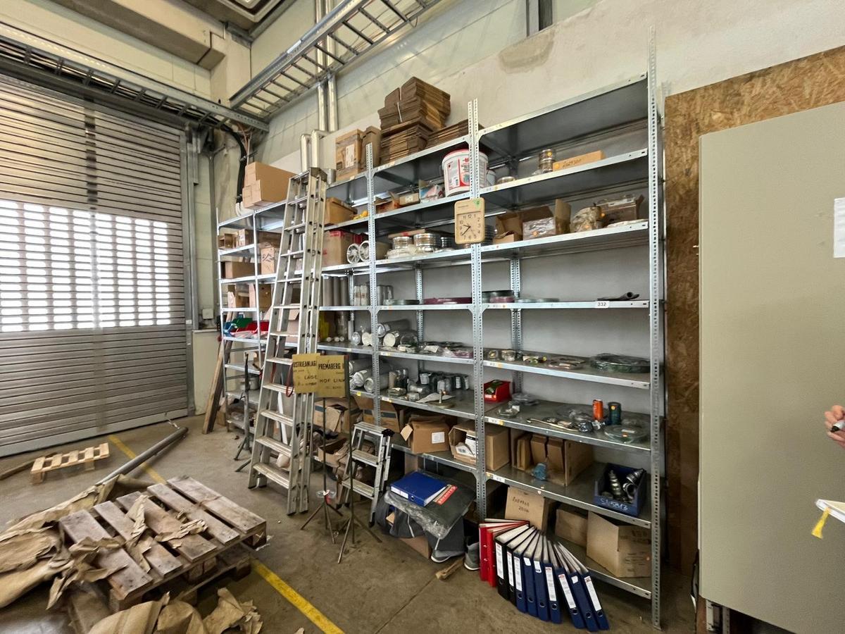 ca. 5 lfm Fachbodenregal geschraubt  H: 3 m T: 0.6 m